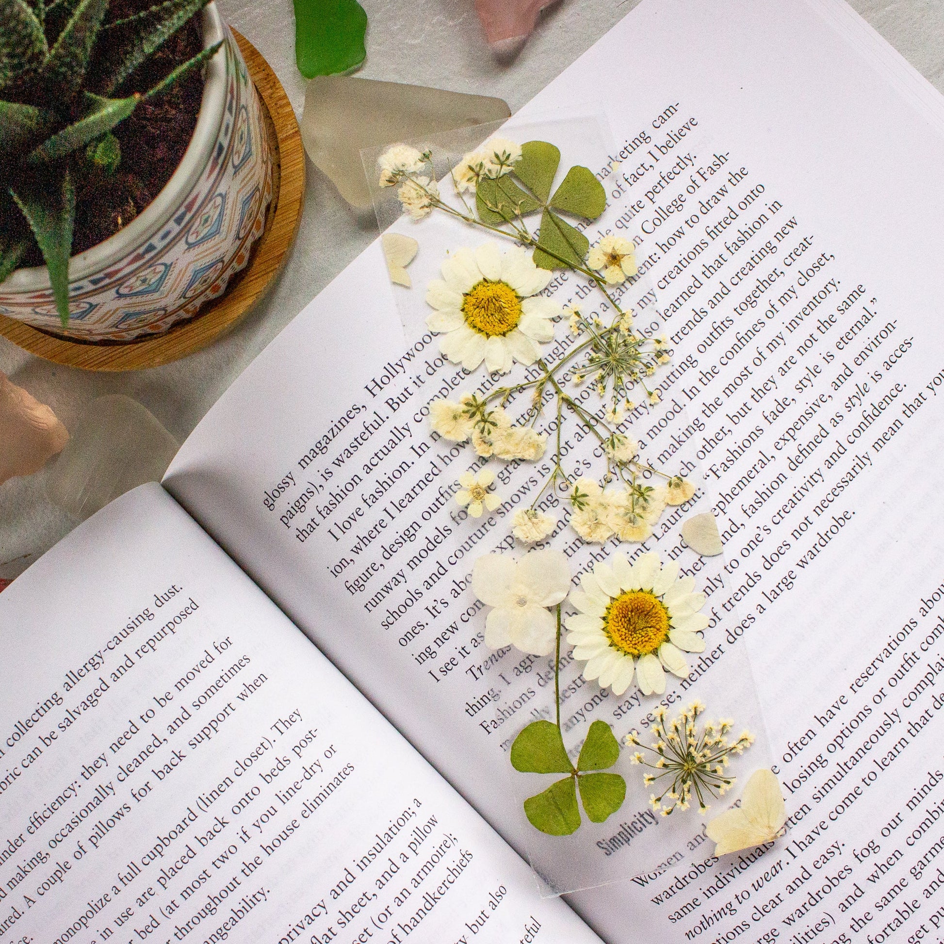 How to Make Pressed Flower Bookmarks » Learn this one easy trick!